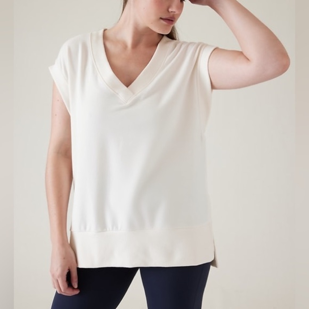 ATHLETA Cream V-Neck Sleeveless Sweatshirt Tee M
